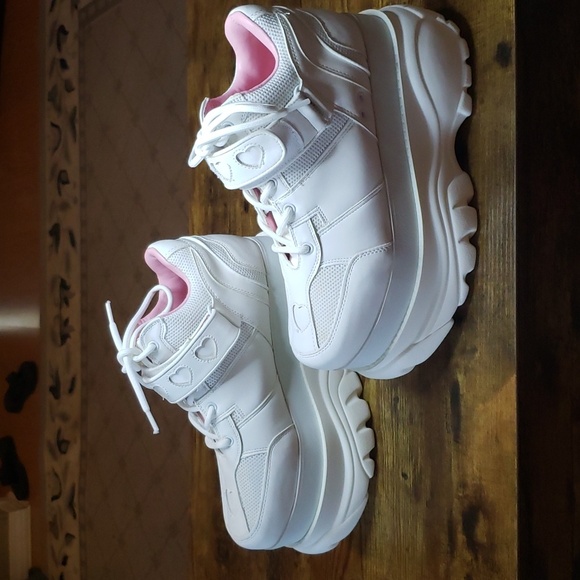 NWOT Sugar Thrillz Fairywalker Chunky Platform Sneakers White with Heart Trim 8M - Picture 3 of 7